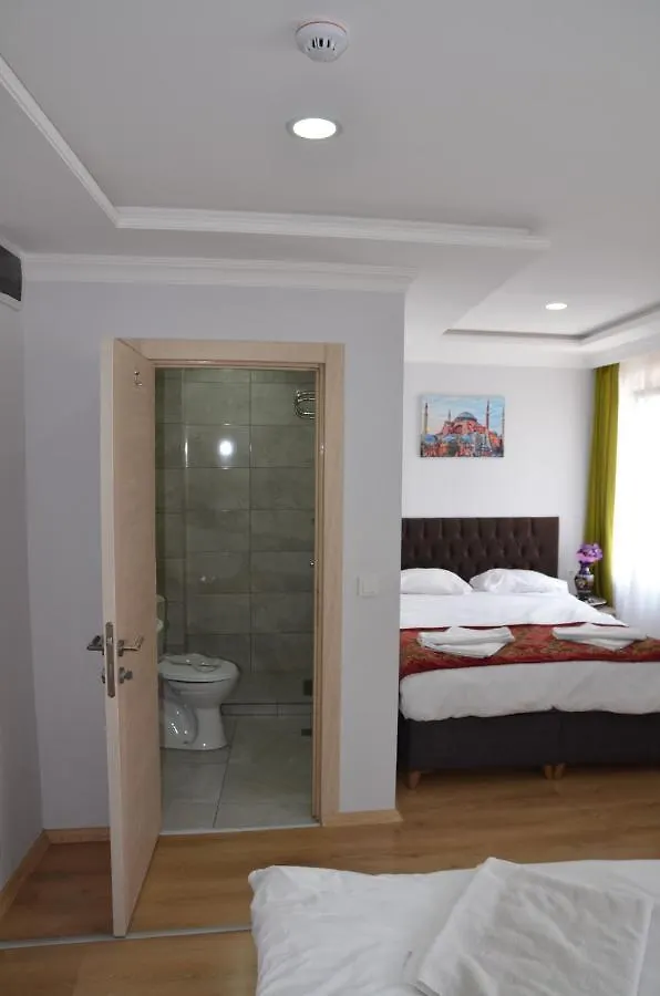 The Reina Hotel Istanboel
