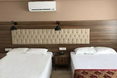 The Reina Hotel Istanboel